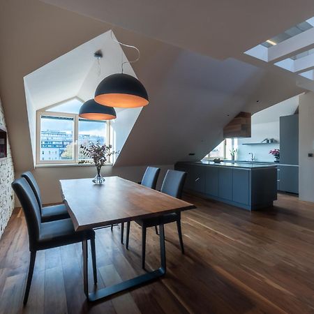 Authentic City Stay Ljubljana Bagian luar foto