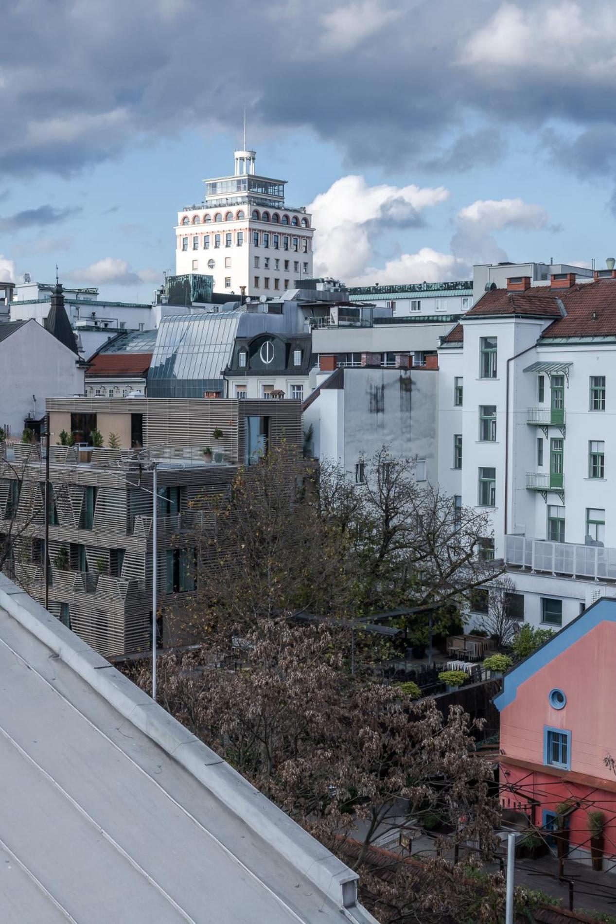 Authentic City Stay Ljubljana Bagian luar foto