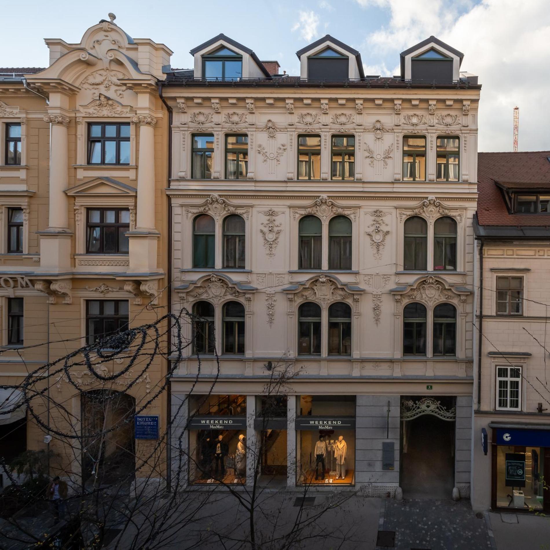 Authentic City Stay Ljubljana Bagian luar foto
