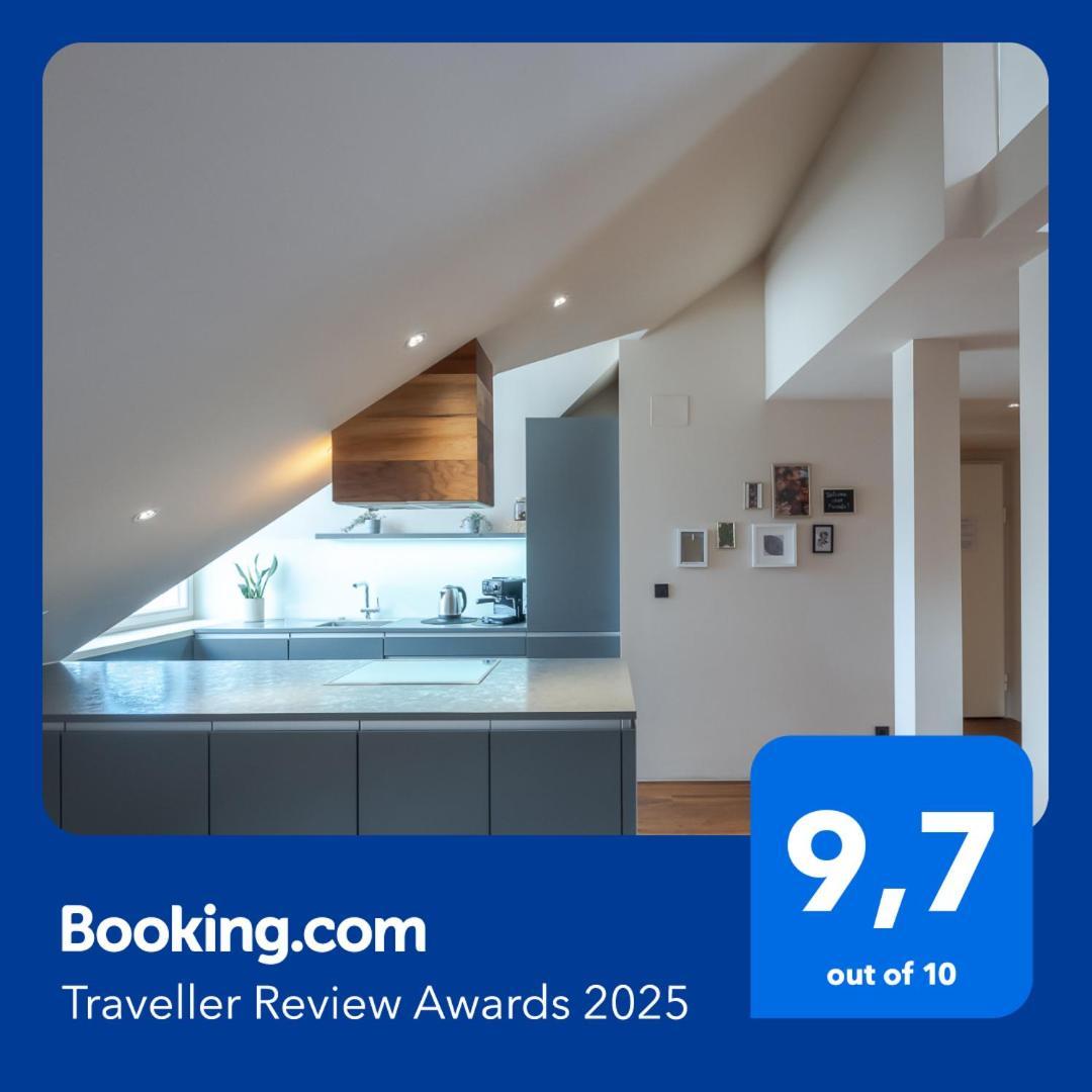 Authentic City Stay Ljubljana Bagian luar foto